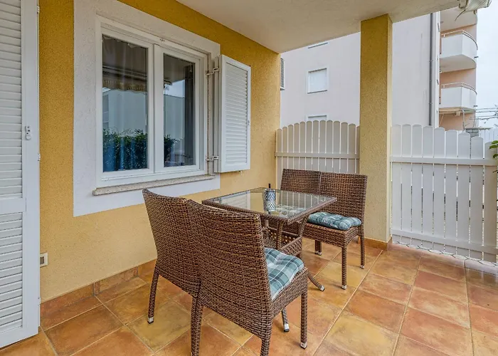 Apartment Mirjana In Karigador